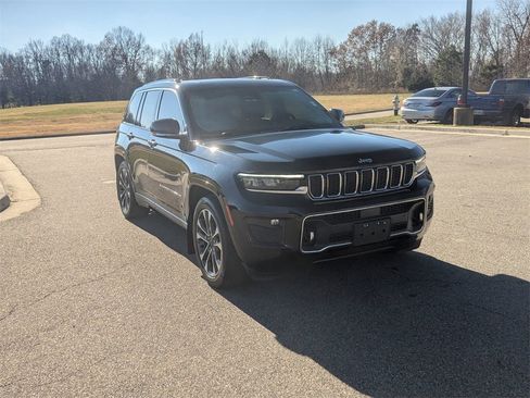 Used 2022 Jeep Grand Cherokee Overland w/ Luxury Tech Group IV image 7