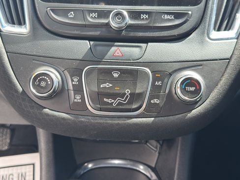 Used 2018 Chevrolet Malibu LT FWD image 24