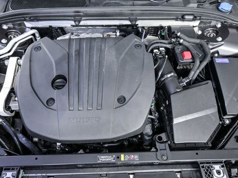 Used 2025 Volvo S60 B5 Plus w/ Climate Package image 32