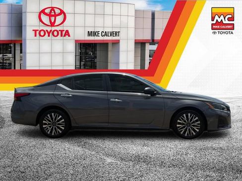 Used 2025 Nissan Altima 2.5 SV FWD image 6