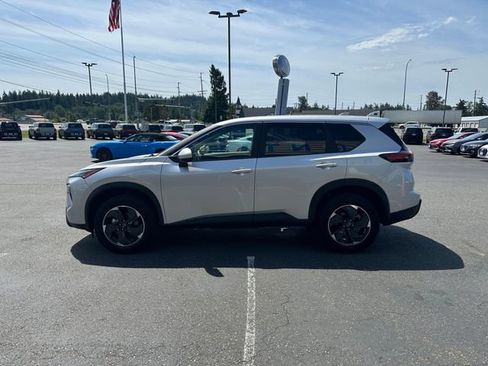 Used 2024 Nissan Rogue SV AWD/4WD image 5
