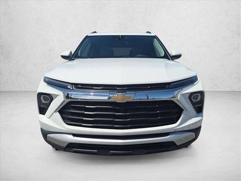 Used 2025 Chevrolet TrailBlazer LT FWD image 2