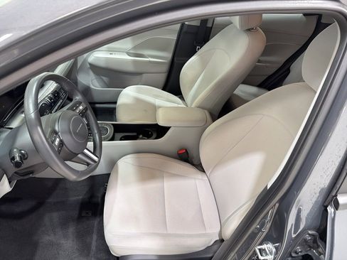 Used 2025 Hyundai Kona SEL image 8