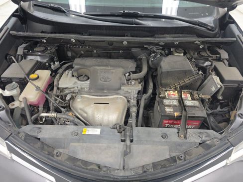 Used 2018 Toyota RAV4 LE FWD image 14