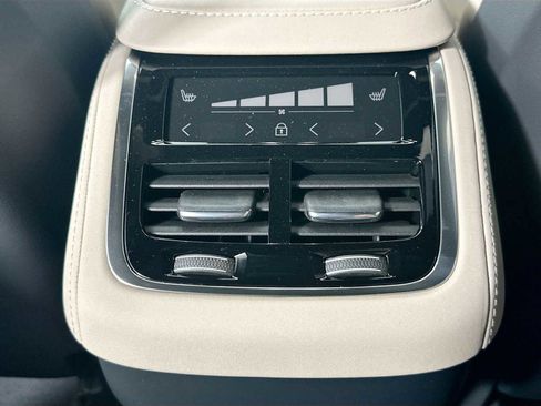 New 2025 Volvo XC90 B6 Plus w/ Protection Package Premier image 24