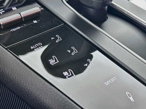 Certified 2025 Porsche Macan S AWD/4WD image 21