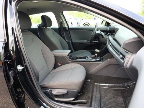 Used 2025 Kia K4 FWD image 24
