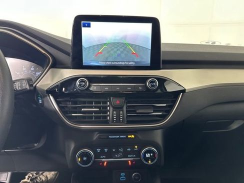 Used 2020 Ford Escape SE image 22