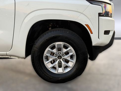 Used 2024 Nissan Frontier SV image 10
