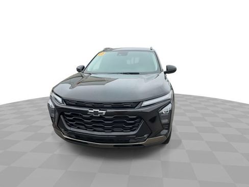 Used 2025 Chevrolet Trax ACTIV w/ Driver Confidence Package FWD image 3