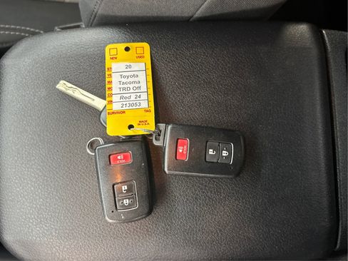 Used 2020 Toyota Tacoma TRD Off-Road image 40