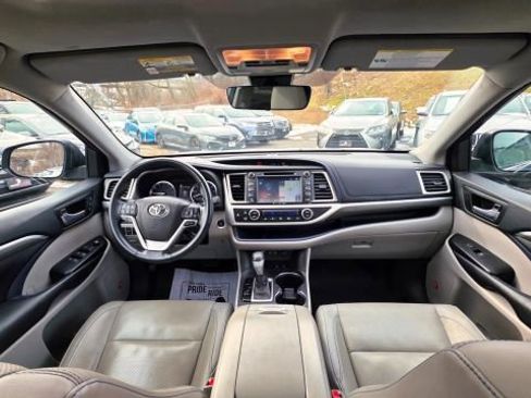 Used 2018 Toyota Highlander Limited image 15