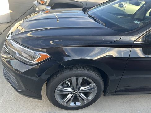 Used 2024 Volkswagen Jetta SE image 2