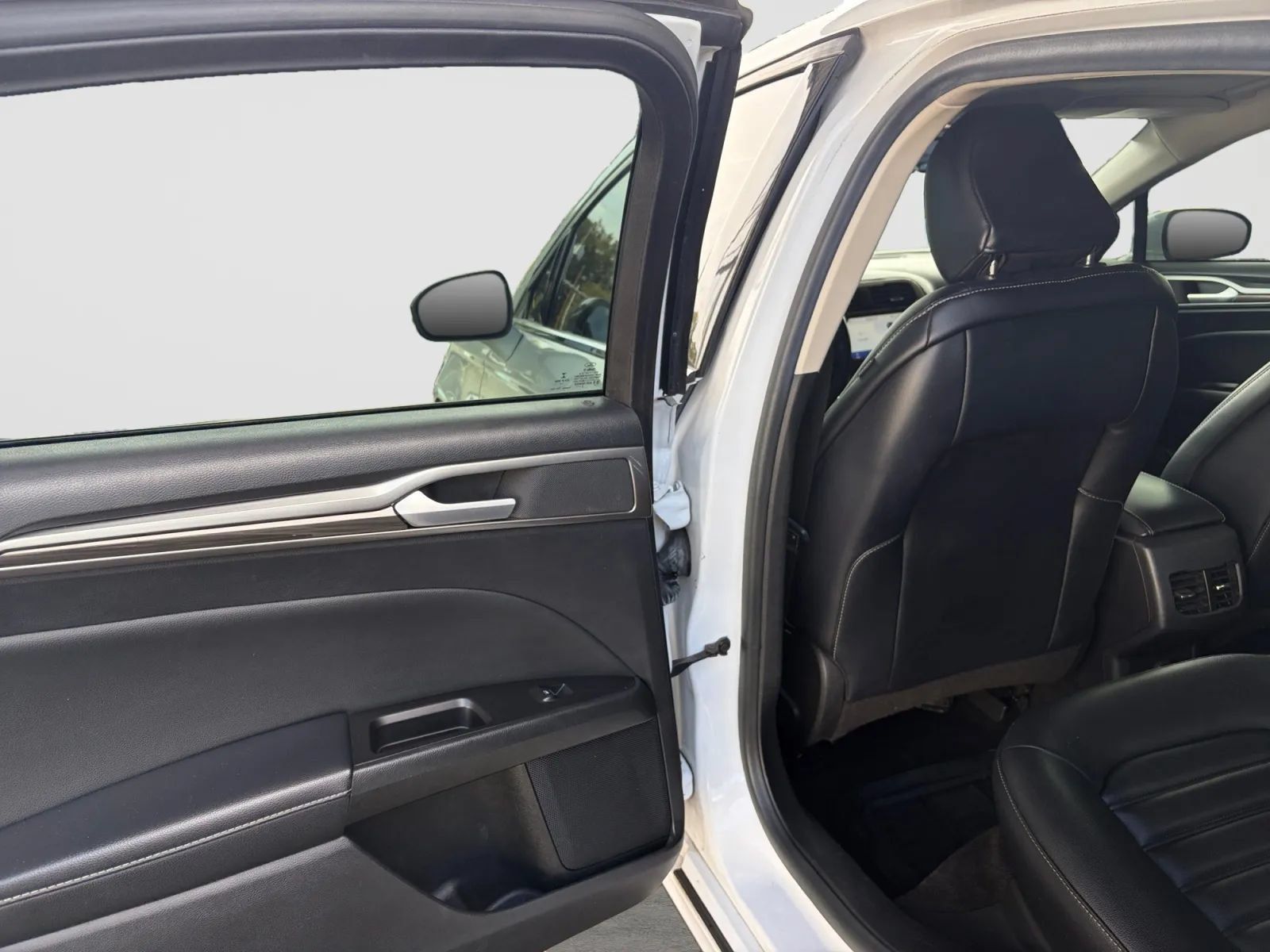 Used 2020 Ford Fusion SEL FWD image 14