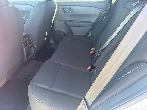 Used 2025 Nissan Rogue S image 9