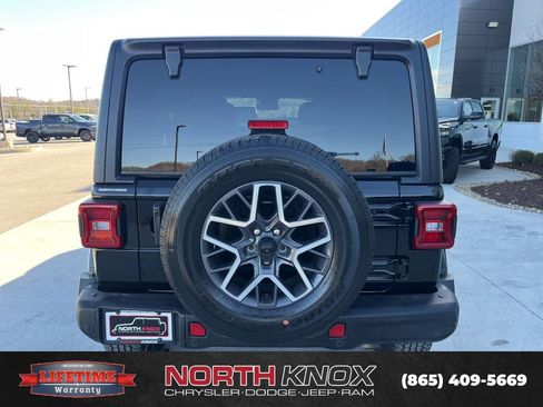 Used 2024 Jeep Wrangler Unlimited Sahara w/ Safety Group AWD/4WD image 18