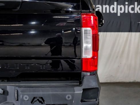 Used 2019 Ford F250 XLT w/ XLT Premium Package image 42