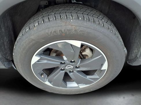 Used 2025 Nissan Rogue SV FWD image 11