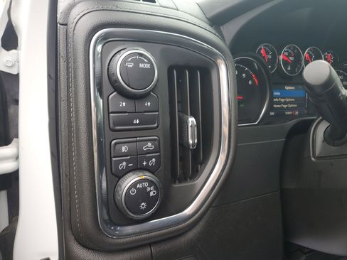 Used 2022 Chevrolet Silverado 2500 LT w/ Convenience Package image 16