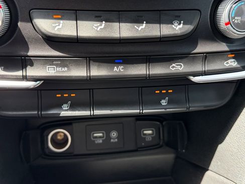 Used 2019 Hyundai Santa Fe SEL AWD/4WD image 16