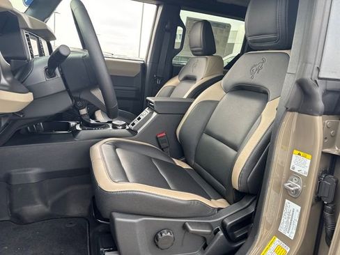 Used 2025 Ford Bronco Big Bend w/ Black Diamond Package image 18