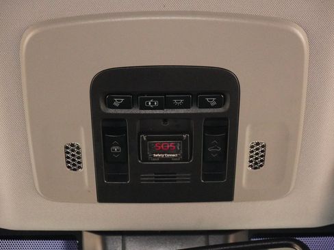 Used 2019 Toyota Camry XLE image 17