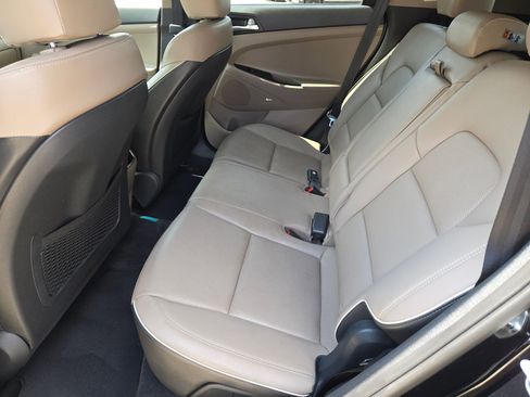 Used 2020 Hyundai Tucson Limited FWD image 13