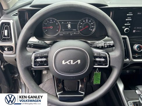 Used 2022 Kia Sorento LX AWD/4WD image 12