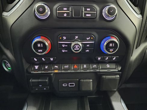 Used 2022 GMC Sierra 2500 Denali w/ Denali Ultimate Package image 18