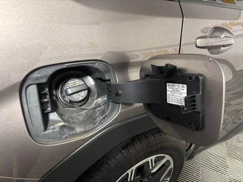 Used 2025 Subaru Forester Premium AWD/4WD image 40