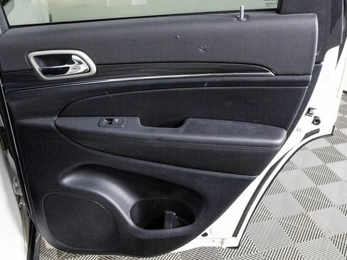 Used 2022 Jeep Grand Cherokee Limited image 37