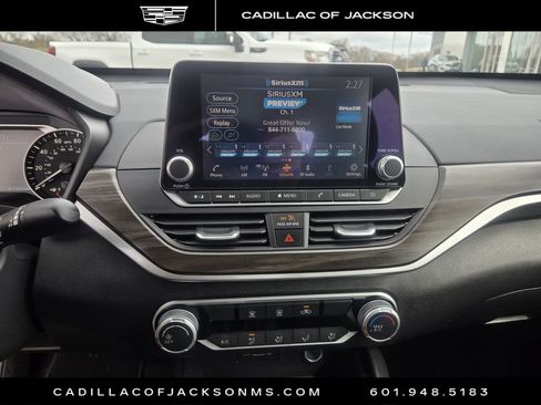 Used 2025 Nissan Altima 2.5 SV image 3