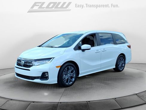 New 2026 Honda Odyssey Touring image 3