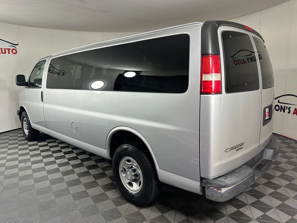 Used 2016 Chevrolet Express 3500 LT w/ LT Preferred Equipment Group RWD image 4