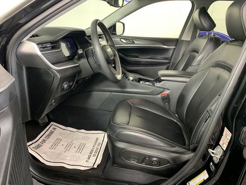 Used 2023 Jeep Grand Cherokee L Limited RWD image 15