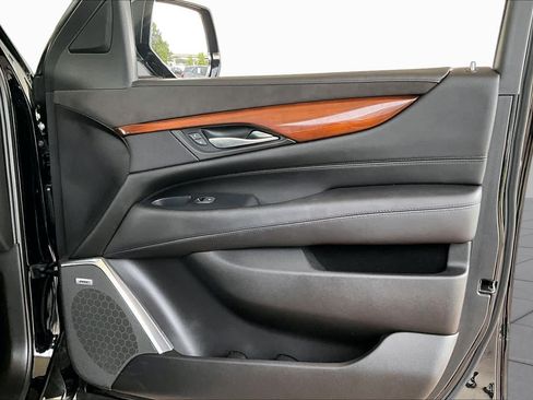Used 2017 Cadillac Escalade Luxury AWD/4WD image 20