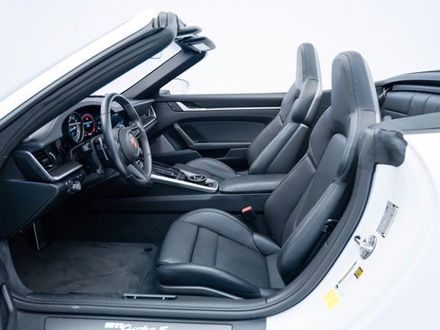 Certified 2022 Porsche 911 Turbo S AWD/4WD image 17