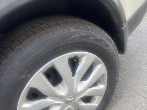 Used 2017 Nissan Rogue S AWD/4WD image 19