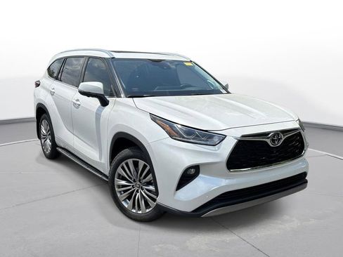 Certified 2026 Toyota Highlander Platinum AWD/4WD image 4