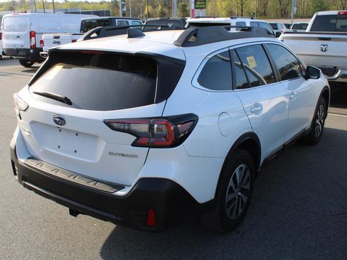 Used 2022 Subaru Outback Premium image 3