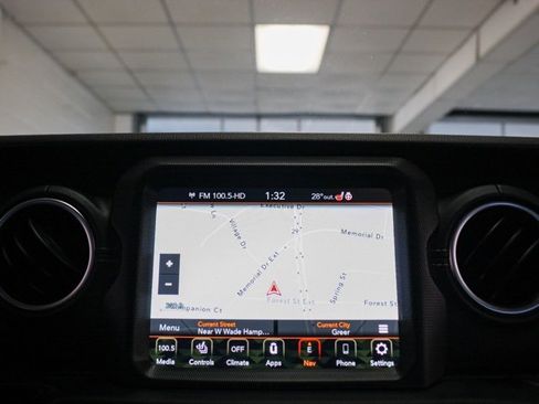 Certified 2022 Jeep Wrangler Unlimited Sahara w/ Cold Weather Group image 15