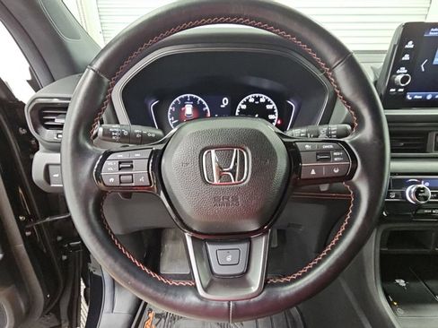 Used 2025 Honda Pilot TrailSport image 24