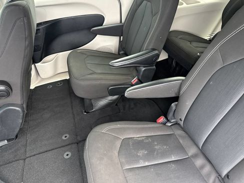 Used 2023 Chrysler Voyager LX FWD image 17