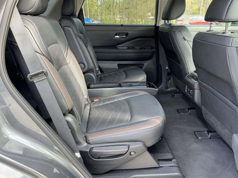 Used 2023 Nissan Pathfinder Platinum AWD/4WD image 15