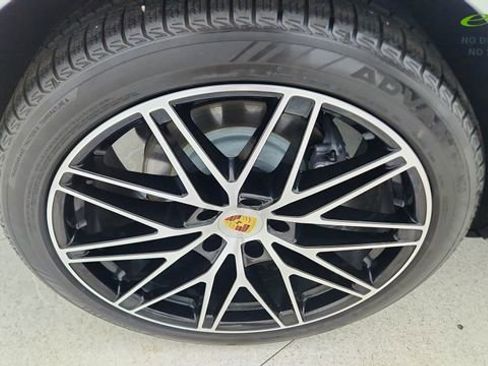 Used 2024 Porsche Cayenne Coupe AWD/4WD image 57