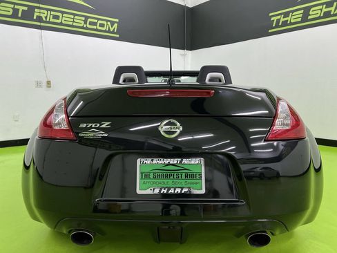 Used 2012 Nissan 370Z Touring RWD image 8