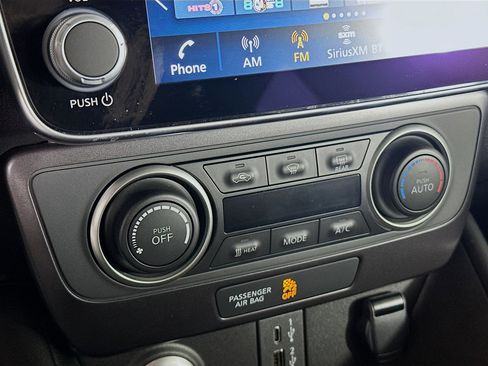 Used 2025 Nissan Leaf S image 22