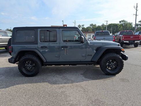 Used 2025 Jeep Wrangler Unlimited Sport AWD/4WD image 4