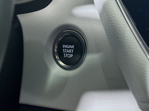 Used 2025 Toyota Corolla SE FWD image 20