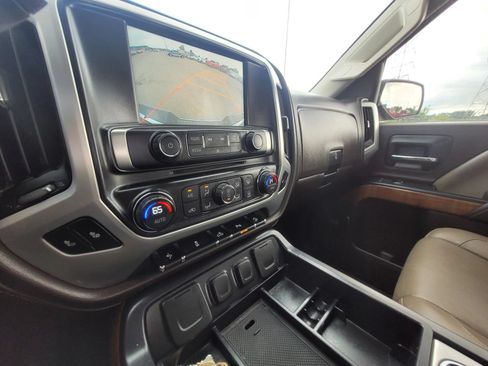 Used 2015 GMC Sierra 1500 SLT w/ SLT Crew Cab Value Package AWD/4WD image 9